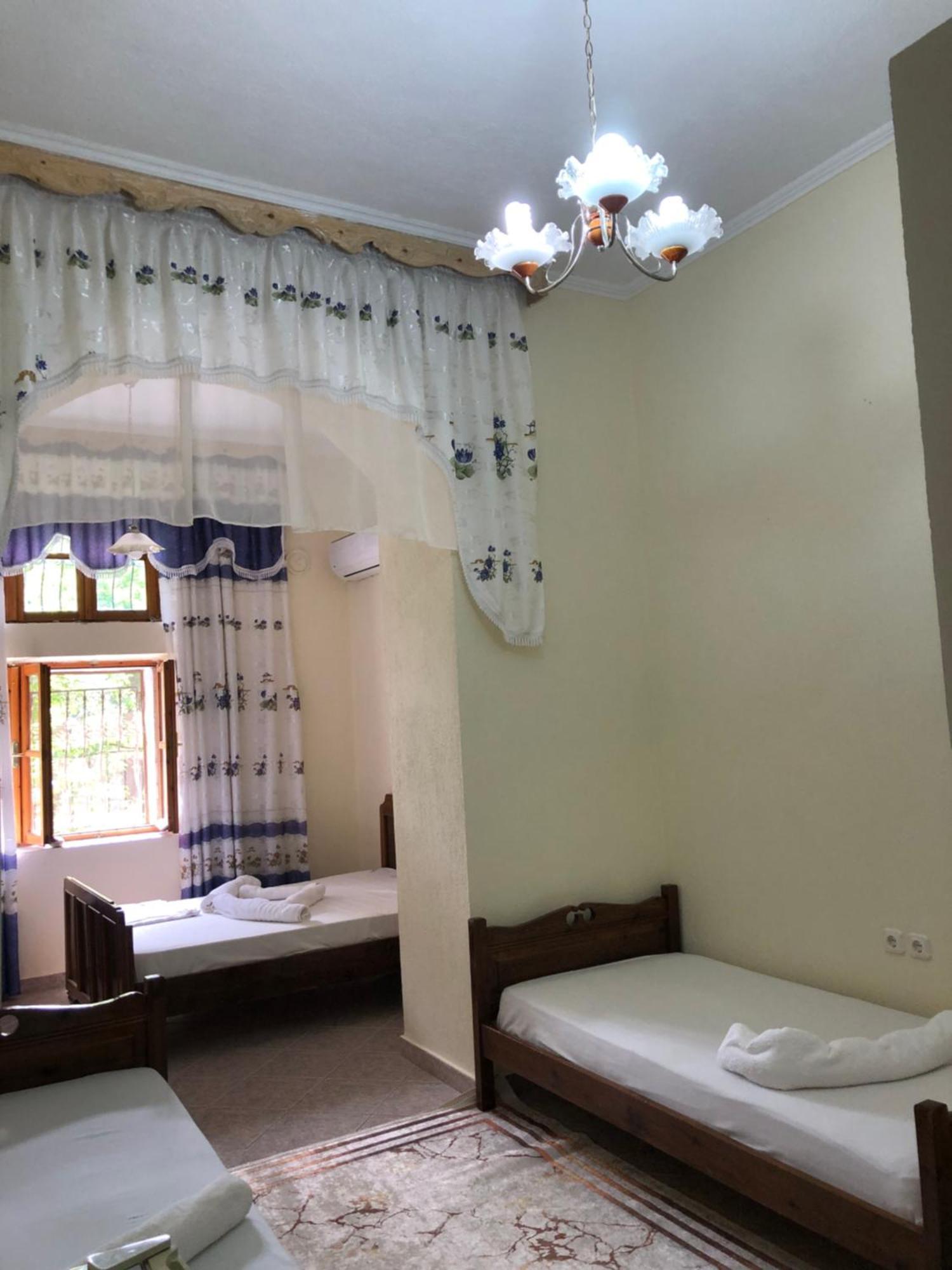 Stone Pazar Guest House Gjirokastër Exteriör bild