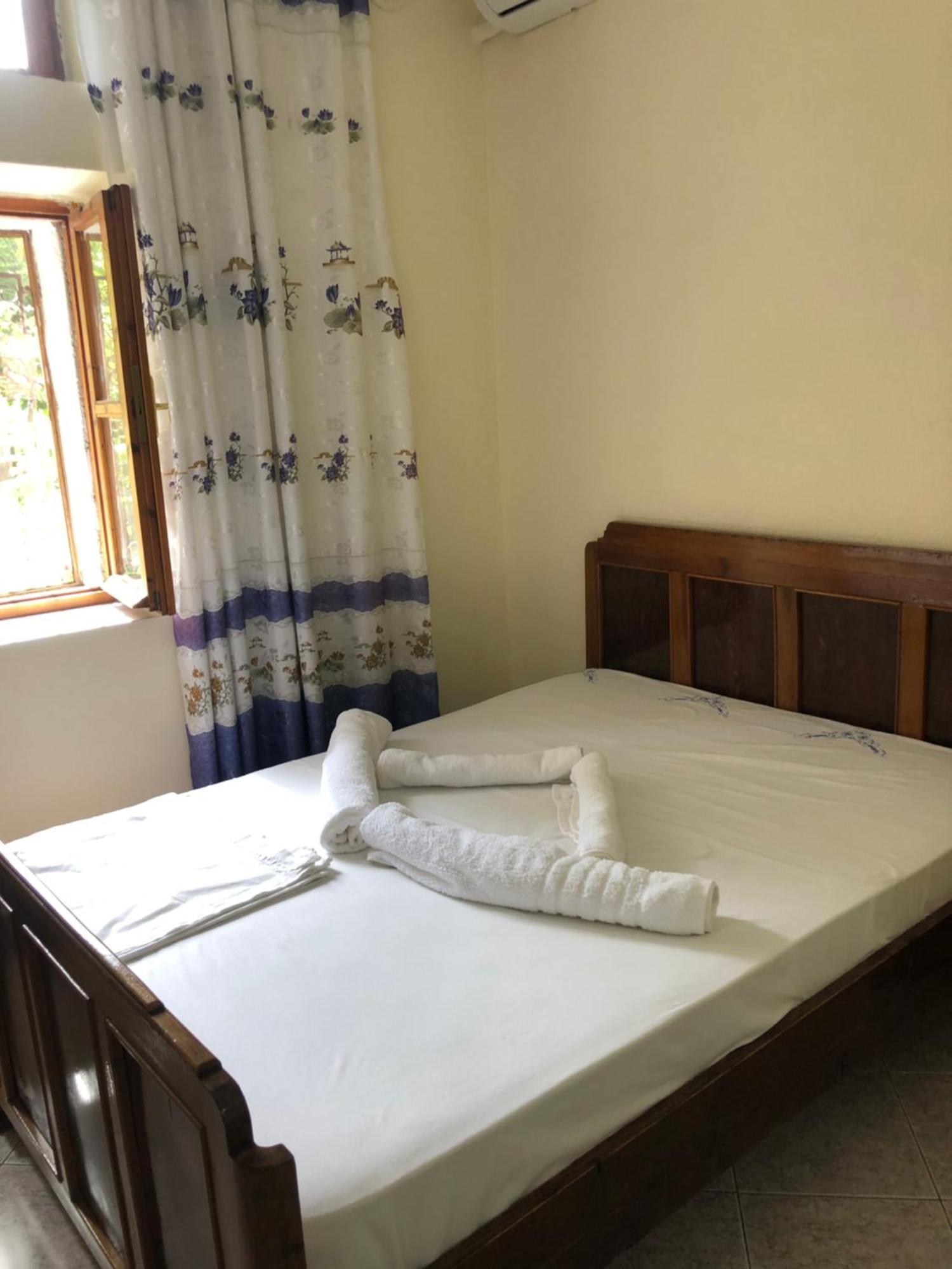 Stone Pazar Guest House Gjirokastër Exteriör bild